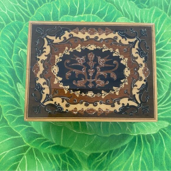 Vintage Reuge Italian inlaid music box - Picture 1 of 6